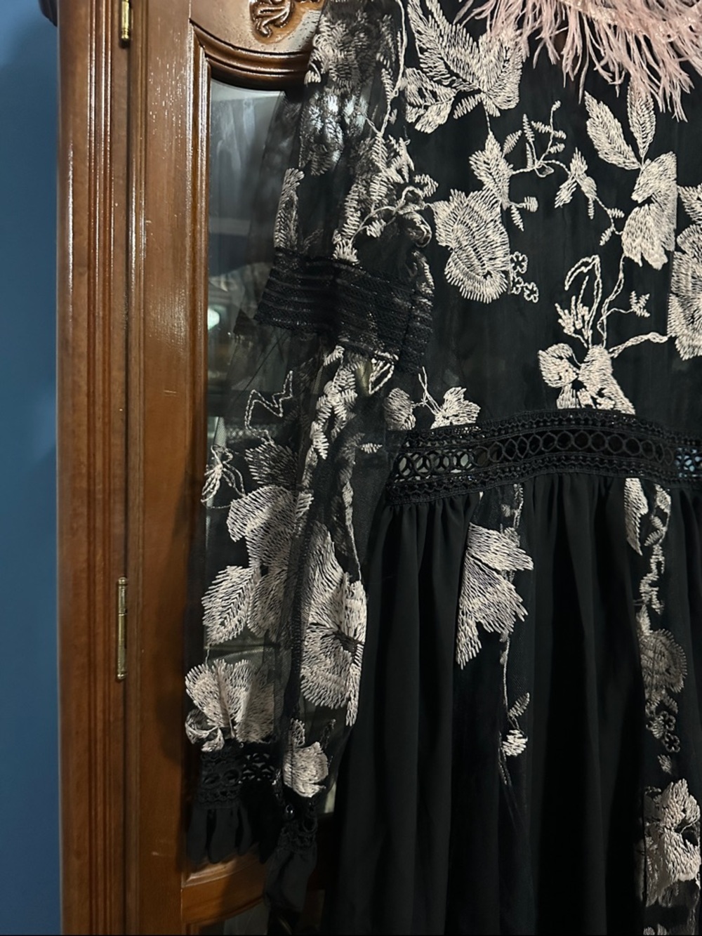 Formal Embroidered dress - Picture 2 of 10